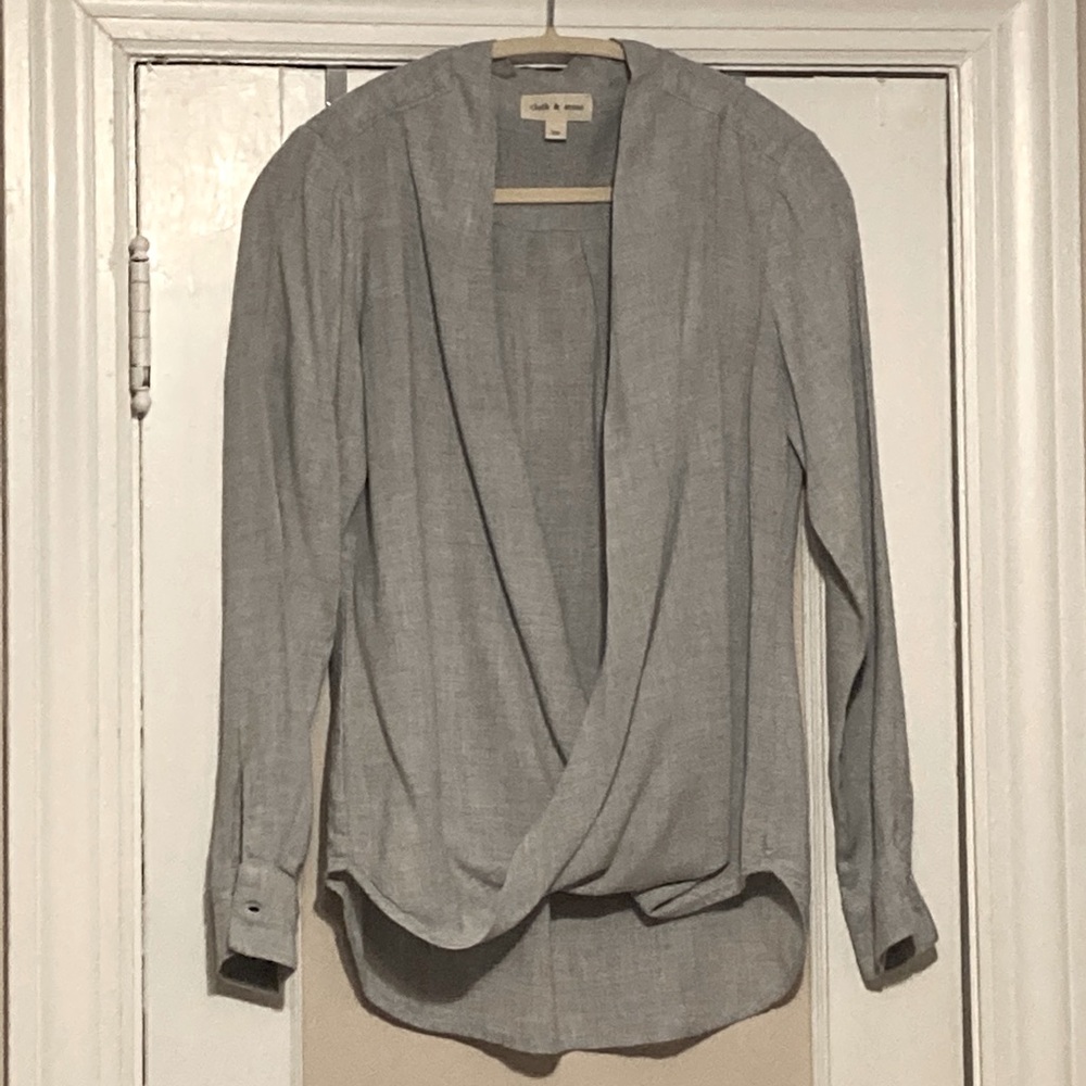 NWOT Cloth & Stone blouse! Ultra flattering fit!